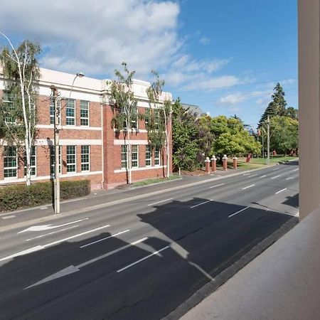 Generous Victorian Terrace In Cbd - Parking & Wifi Launceston Exterior foto