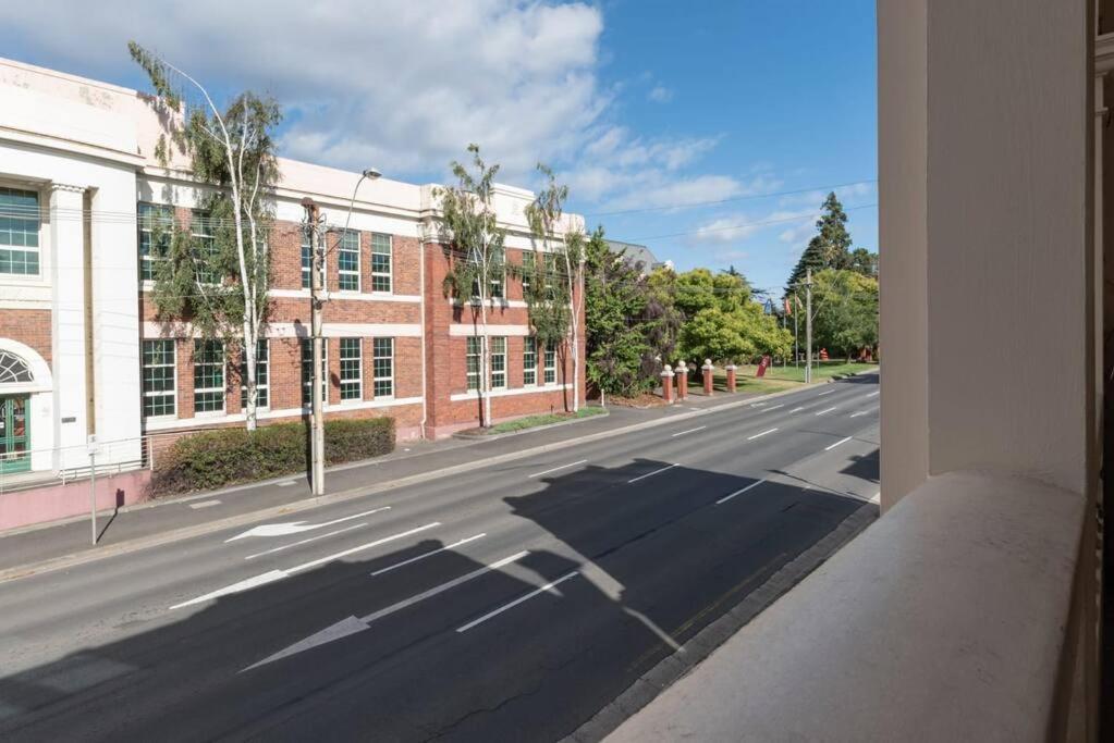 Generous Victorian Terrace In Cbd - Parking & Wifi Launceston Exterior foto